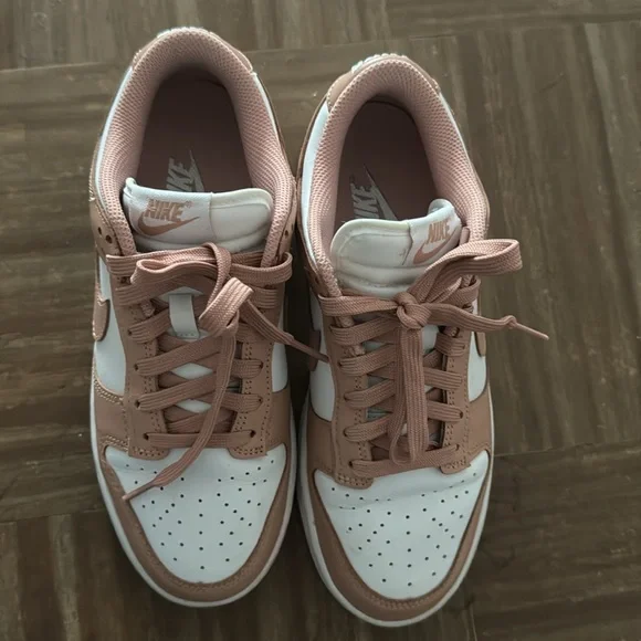 Nike Women Rose Whisper Dunks - Picture 2 of 6